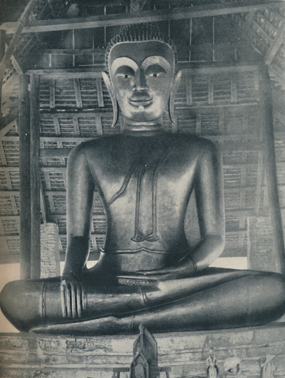 Glorie van het centrale heiligdom in de Wat Suthat, Bangkok, ca. 1935 door ENA