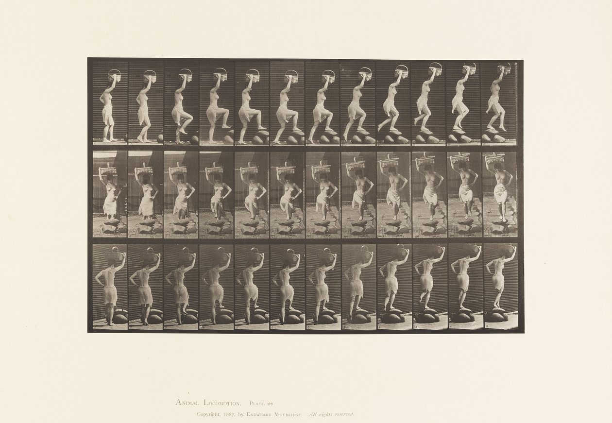 Plaat 179. Op een rots stappen en eroverheen, een mand op het hoofd door Eadweard Muybridge
