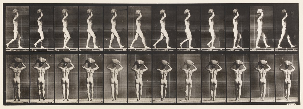 Plaat 27. Wandelen, 70 lb. steen op hoofd dragen, handen omhoog door Eadweard Muybridge