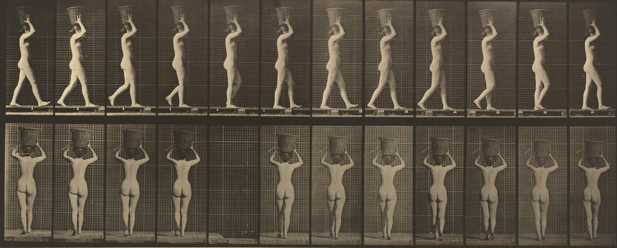 Plaat nummer 34. Lopend en een 15-lb. mand op het hoofd dragend, handen opgeheven,1887 (foto) door Eadweard Muybridge