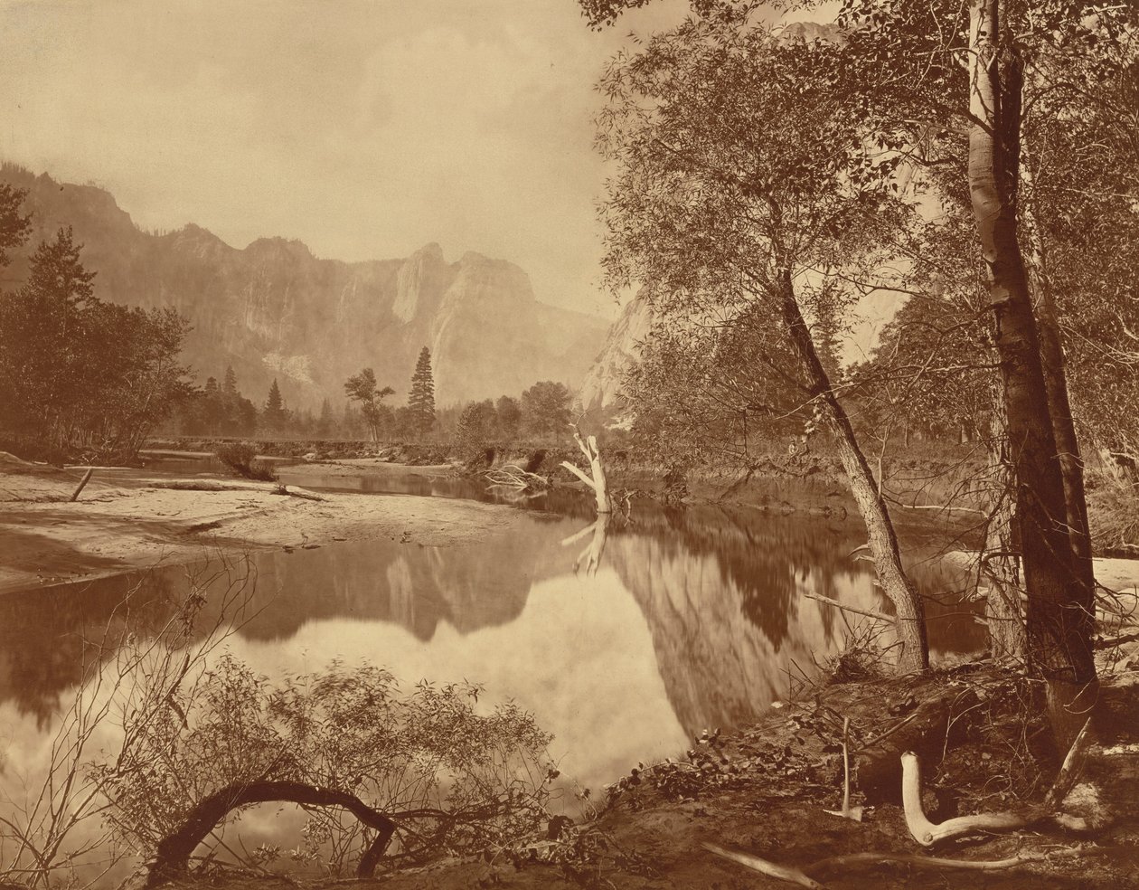 Vallei van de Yosemite vanuit Mosquito Camp, nr. 22,1872 (foto) door Eadweard Muybridge