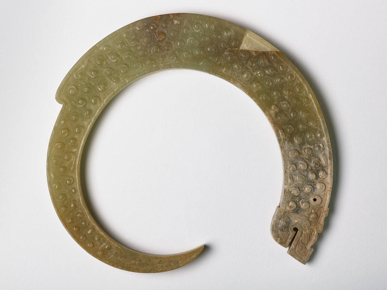 Hanger in de vorm van een krullende draak door Eastern Zhou Dynasty Chinese School
