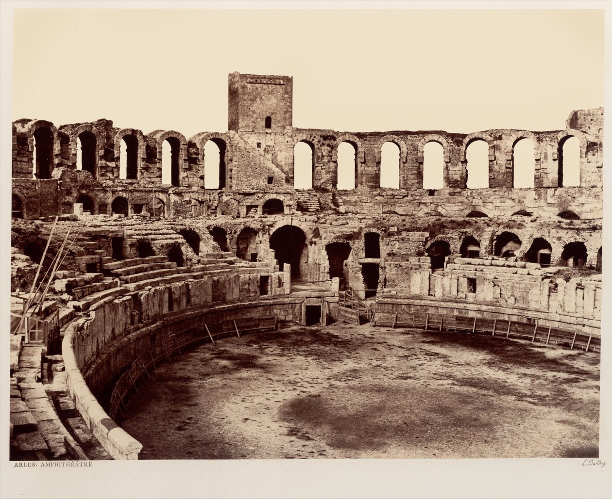 Arles, amfitheater door Édouard Baldus