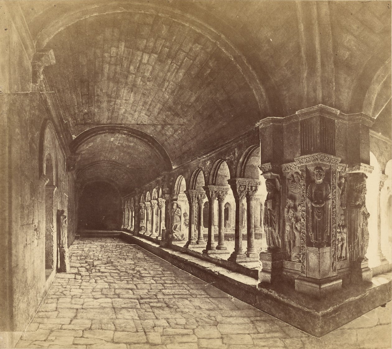 [Arles. Klooster van Sint-Trophime] door Édouard Baldus