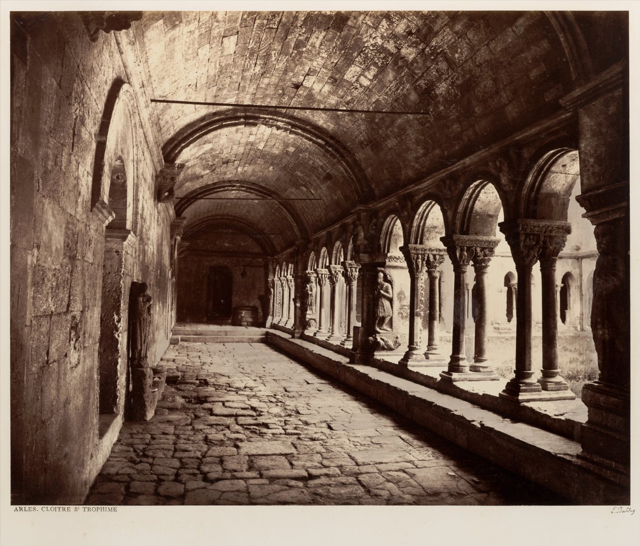 Arles, kloostergang van Saint-Trophime door Édouard Baldus