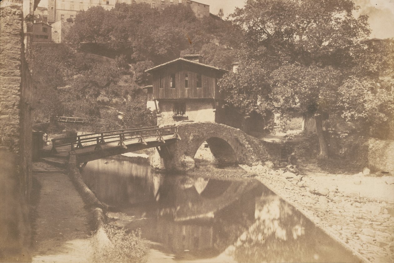 [Landschap met beek, stenen en houten brug] door Édouard Baldus