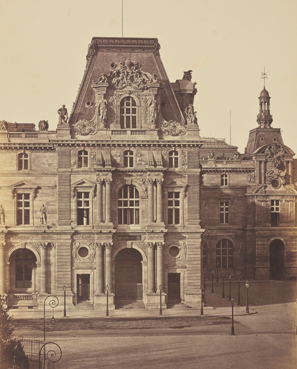 [Het Paviljoen Mollien, Louvre, Parijs] door Édouard Baldus