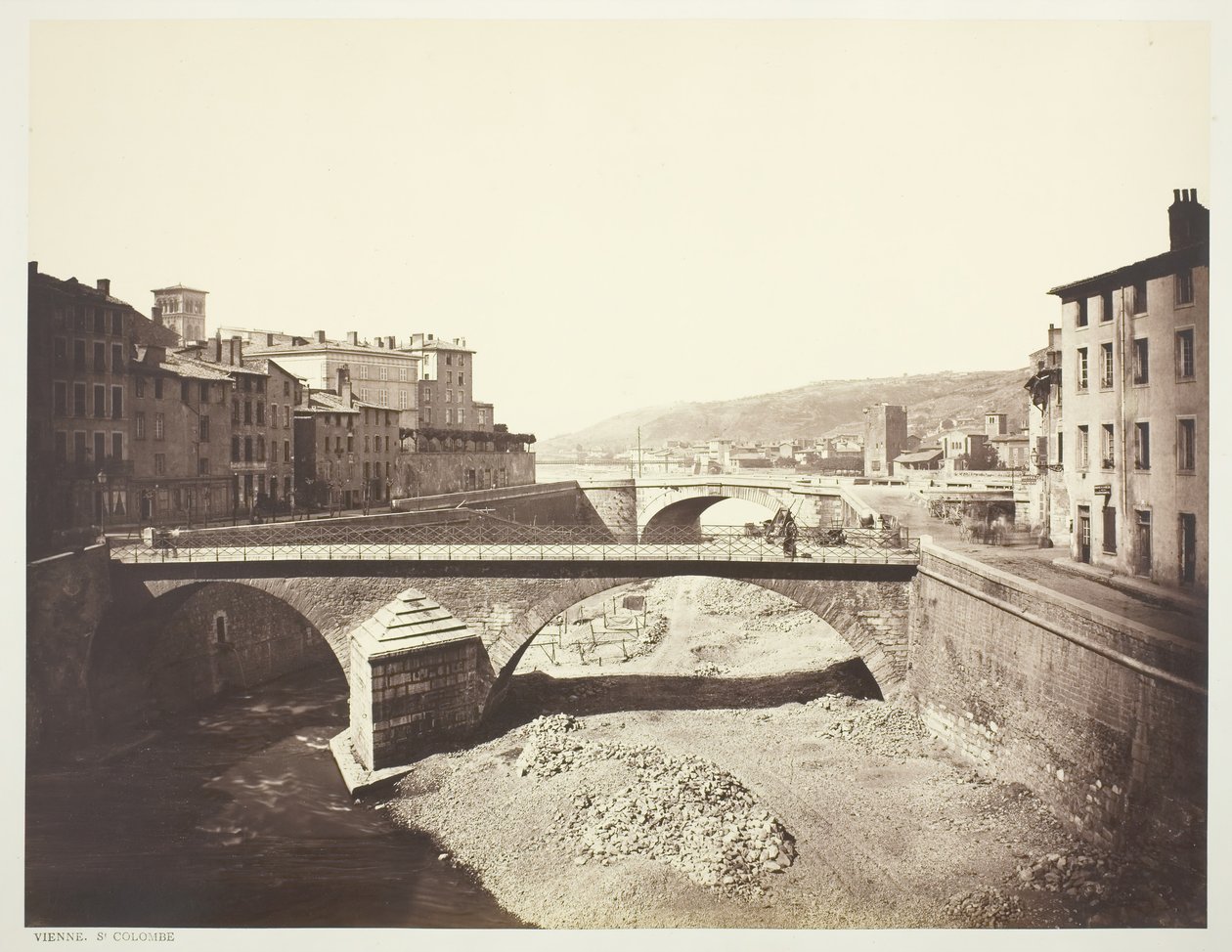Vienne St. Colombe, c. 1861 door Édouard Baldus