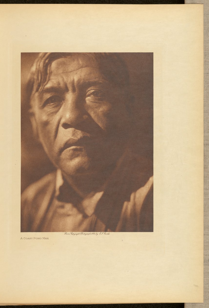 Een kust-Pomo man door Edward S. Curtis