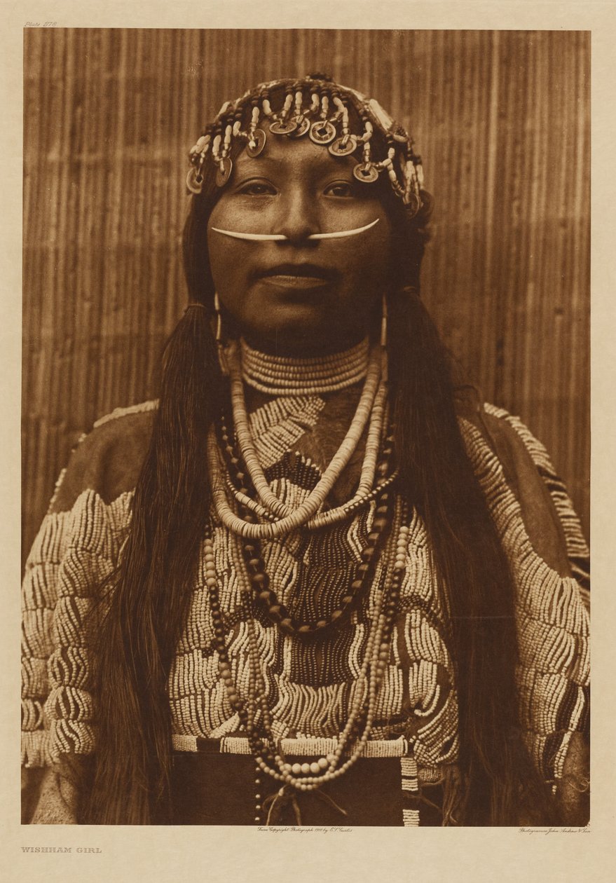 [Een jonge Chinook-vrouw] door Edward S. Curtis