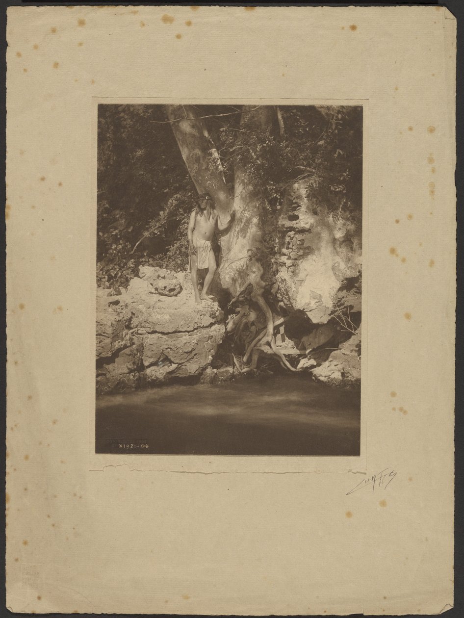 Apache-Zwarte Rivier (Bij de plataan) door Edward S. Curtis