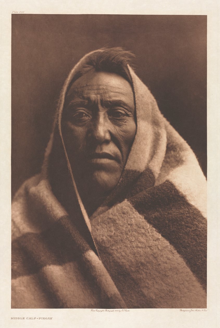 Portfolio VI, Plaat 202: Middenkalf - Piegan door Edward S. Curtis