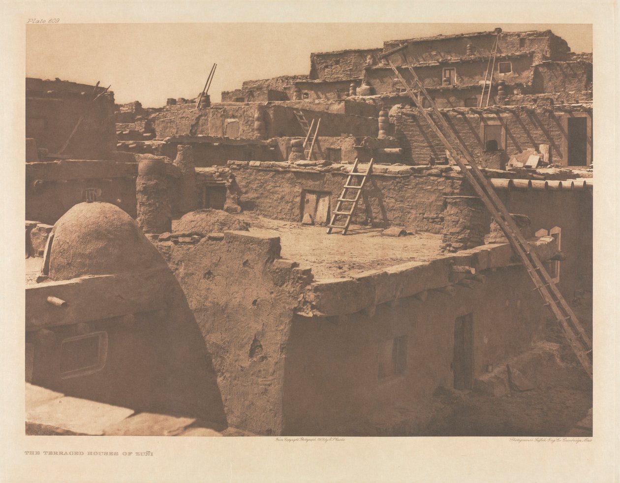 Portfolio XVII, Plaat 609: De rijtjeshuizen van Zuñi door Edward S. Curtis