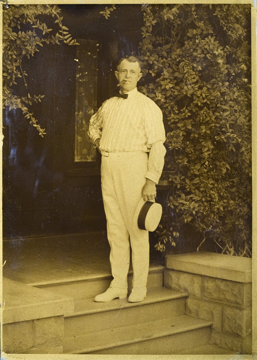 Mijn vader E. Curtis, uitvinder van het Gold Tone-proces, bij ons thuis in Seattle, Washington door Edward Sheriff Curtis