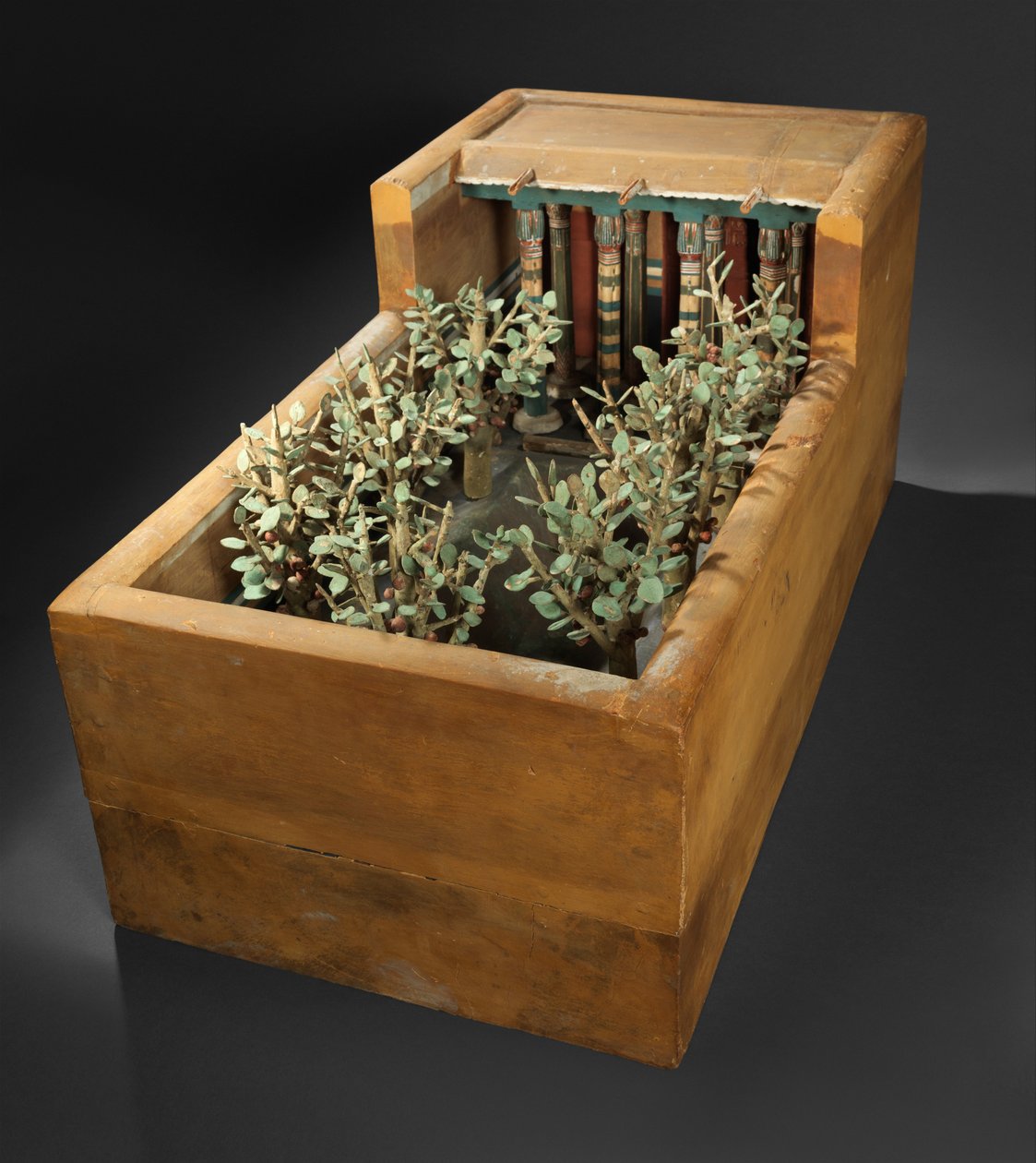 Model van een veranda en tuin uit het graf van Meketre, ca. 1981-1975 v.Chr. door Egyptian 12th Dynasty