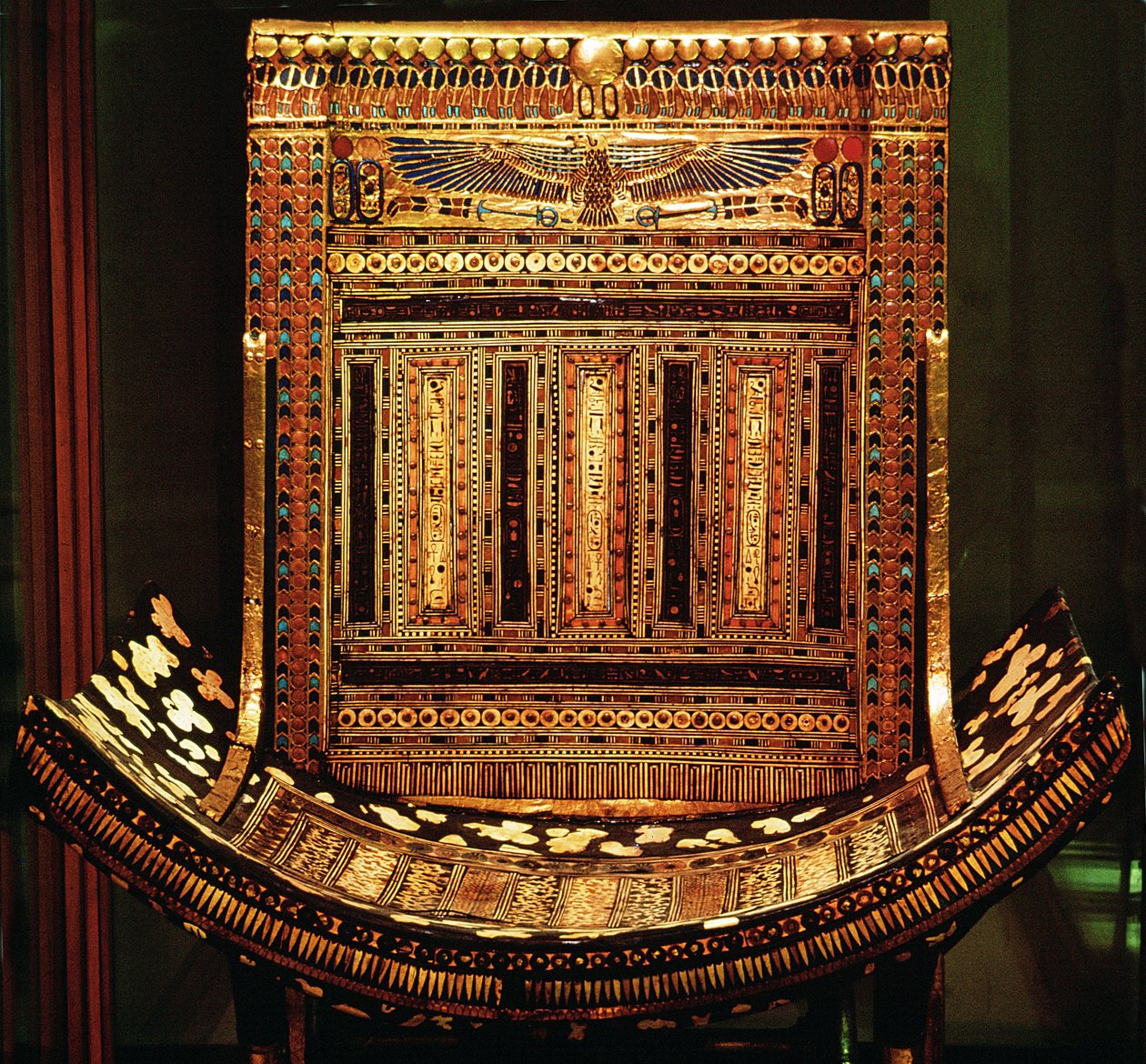 Ceremoniële stoel van Toetanchamon, detail van de gebogen zitting en rugleuning, Nieuwe Koninkrijk, c.1325 v.Chr. door Egyptian 18th Dynasty
