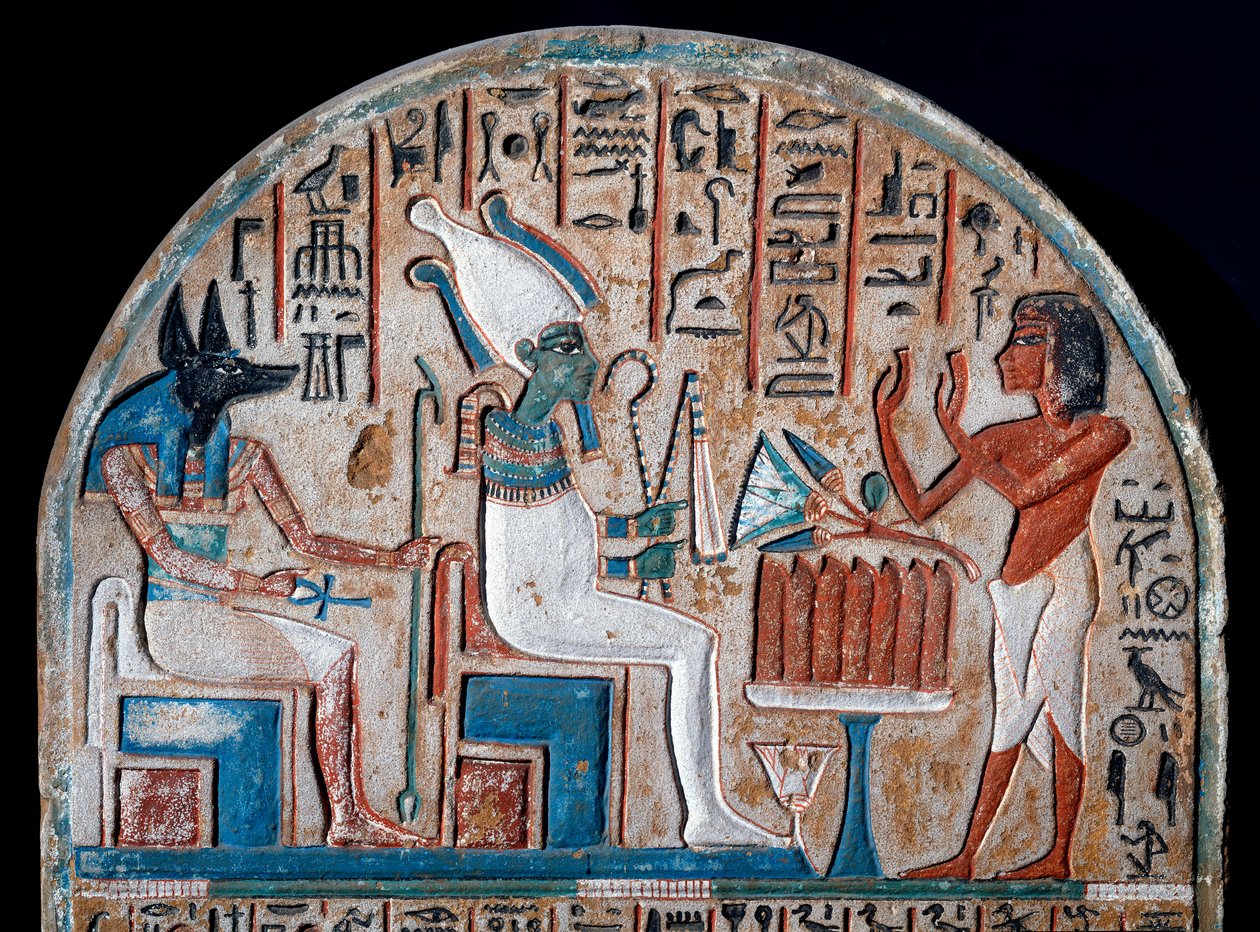 Egyptische antiquiteit: Nanai stèle die Osiris en Anubis aanbidt, godheid van de doden die de sleutel van het leven in de vorm van een Ansee-kruis (Ankh) vasthoudt. Beschilderde kalksteen. Einde van de 18e dynastie. 14e eeuw v.Chr. Turijn, Egyptisch museum door Egyptian 18th Dynasty