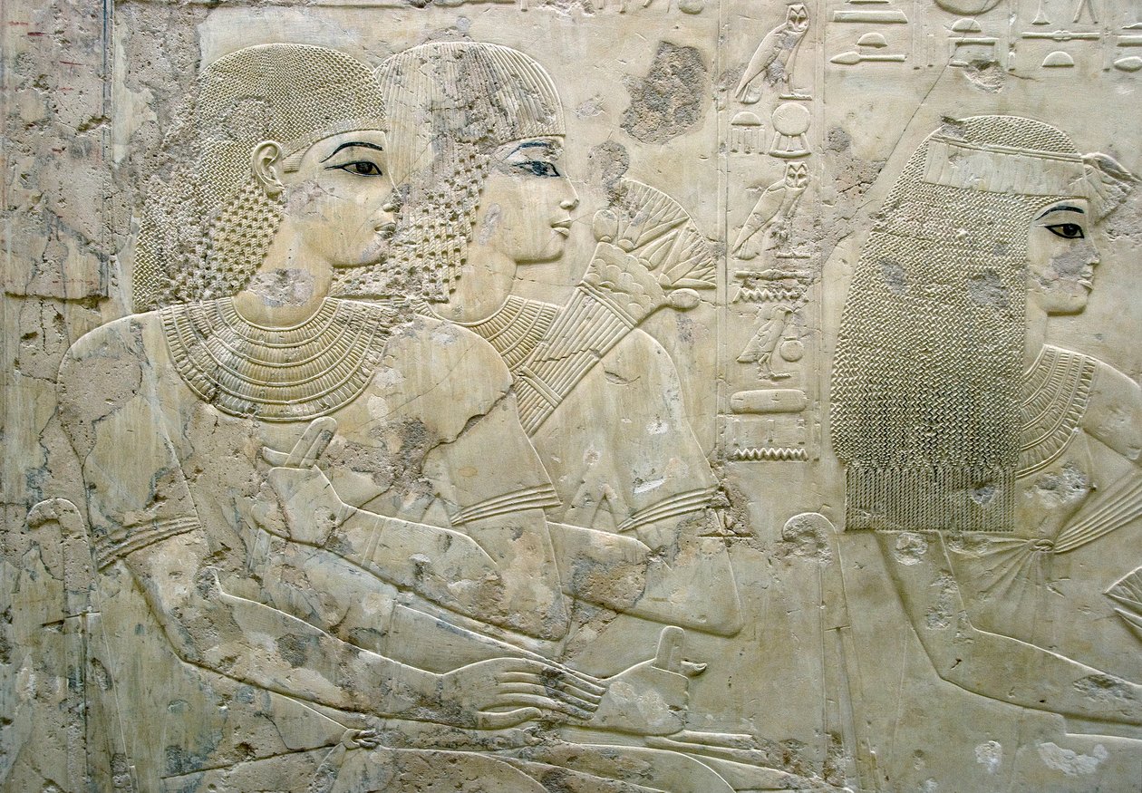 Egyptische antiquiteit: bas-reliëf dat de gasten van een begrafenisbanket voorstelt - Graf van de vizier Ramose (18e dynastie) - Luxor, Thebe, Graf van de Edelen Egypte - Egyptische beschaving: Bas-reliëf dat de gasten van een begrafenisbanket voorstelt, u door Egyptian 18th Dynasty