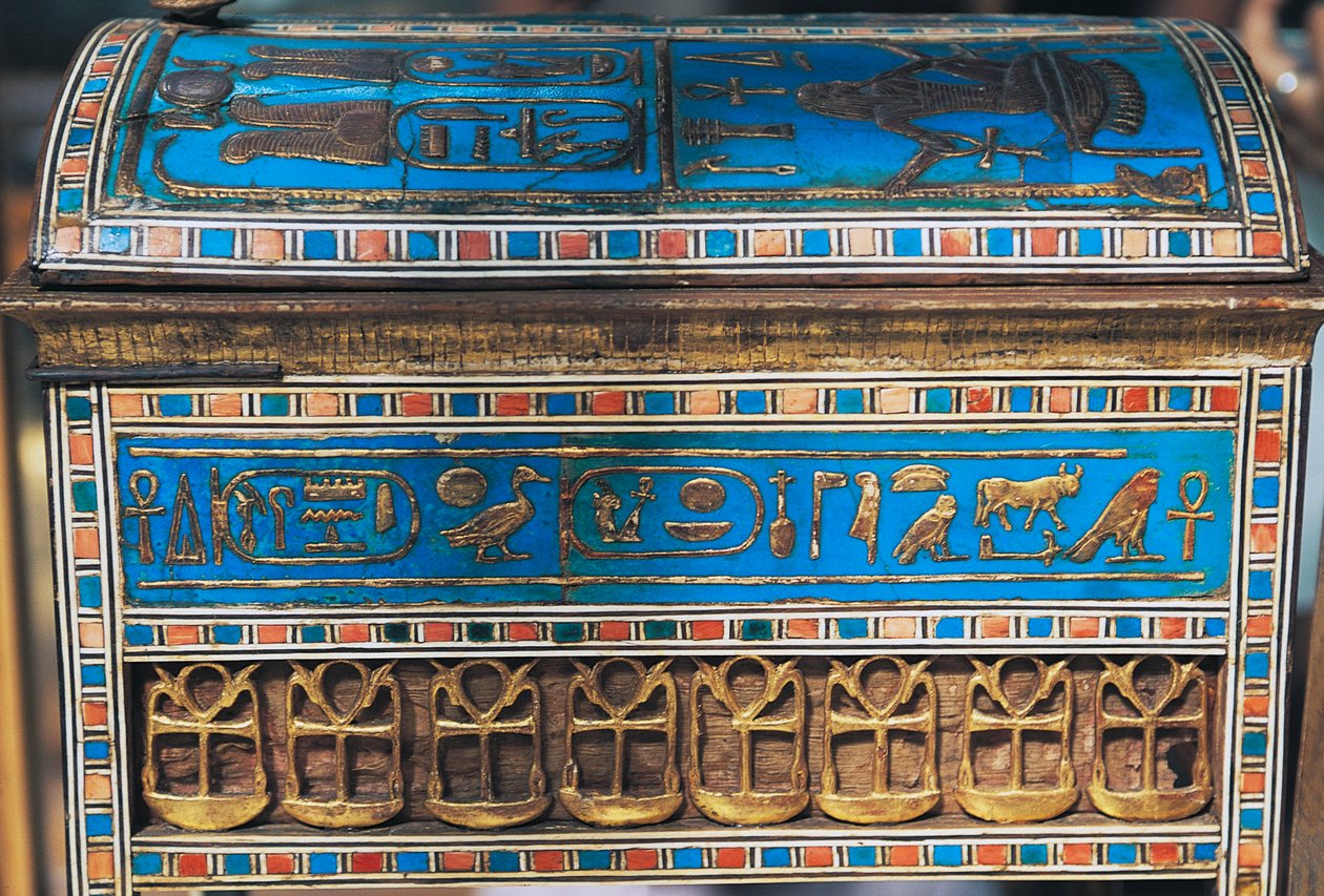 Sieraden van Amenhotep III en Teye, uit het Graf van Yuia en Thuia, Vallei der Koningen, Egypte, Egyptische beschaving, Nieuwe Rijk, Dynastie XVIII door Egyptian 18th Dynasty