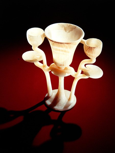 Lamp in de vorm van drie lotus bloemen, uit het graf van Toetanchamon, Nieuwe Koninkrijk door Egyptian 18th Dynasty