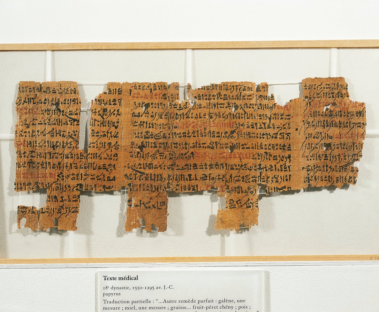 Medisch recept geschreven op papyrus door Egyptian 18th Dynasty
