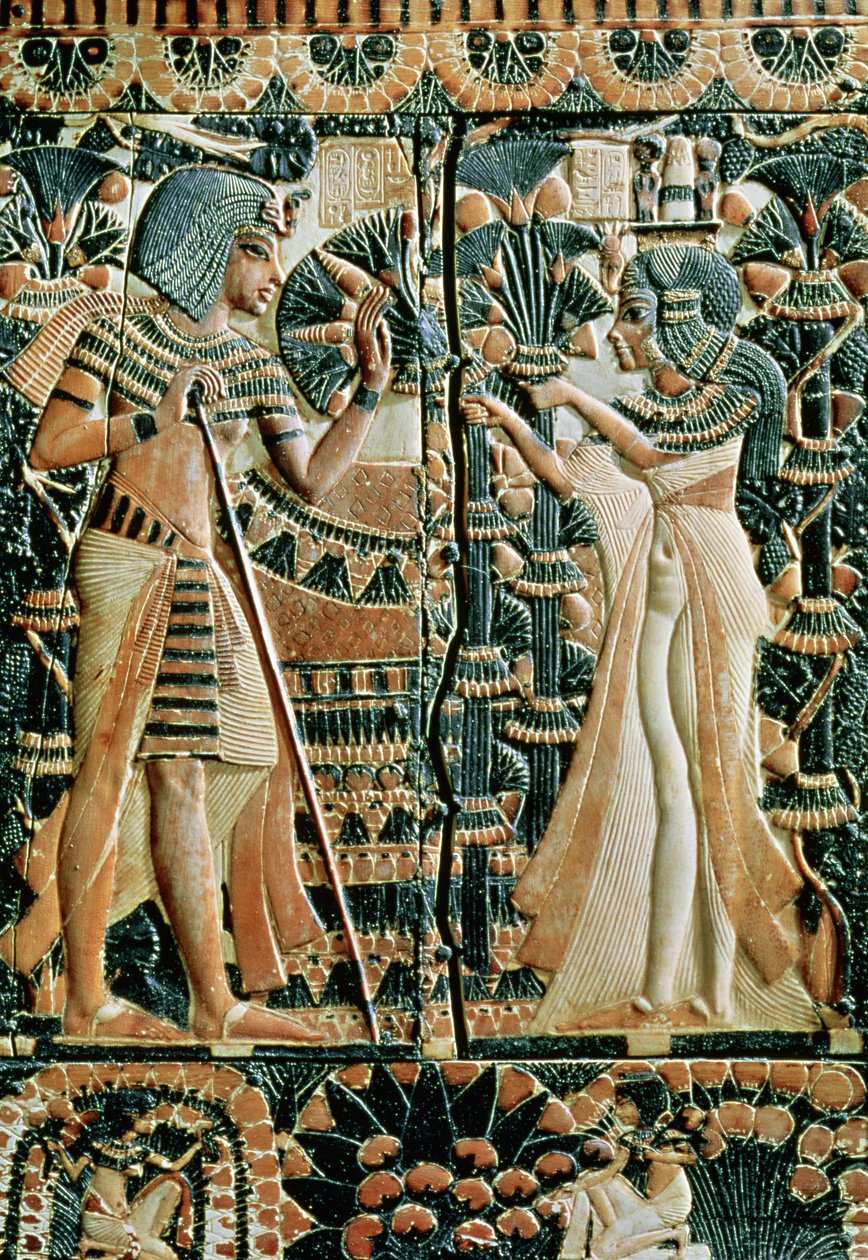 Plaquette van het deksel van een kist die Toetanchamon en zijn vrouw Ankhesenamun in een tuin toont door Egyptian 18th Dynasty