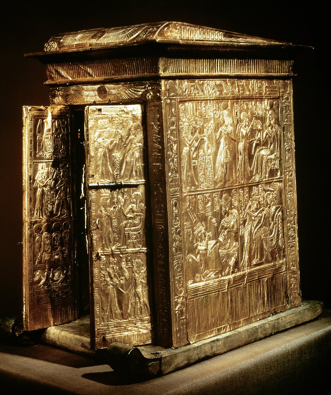 De gouden schrijn van Toetanchamon door Egyptian 18th Dynasty