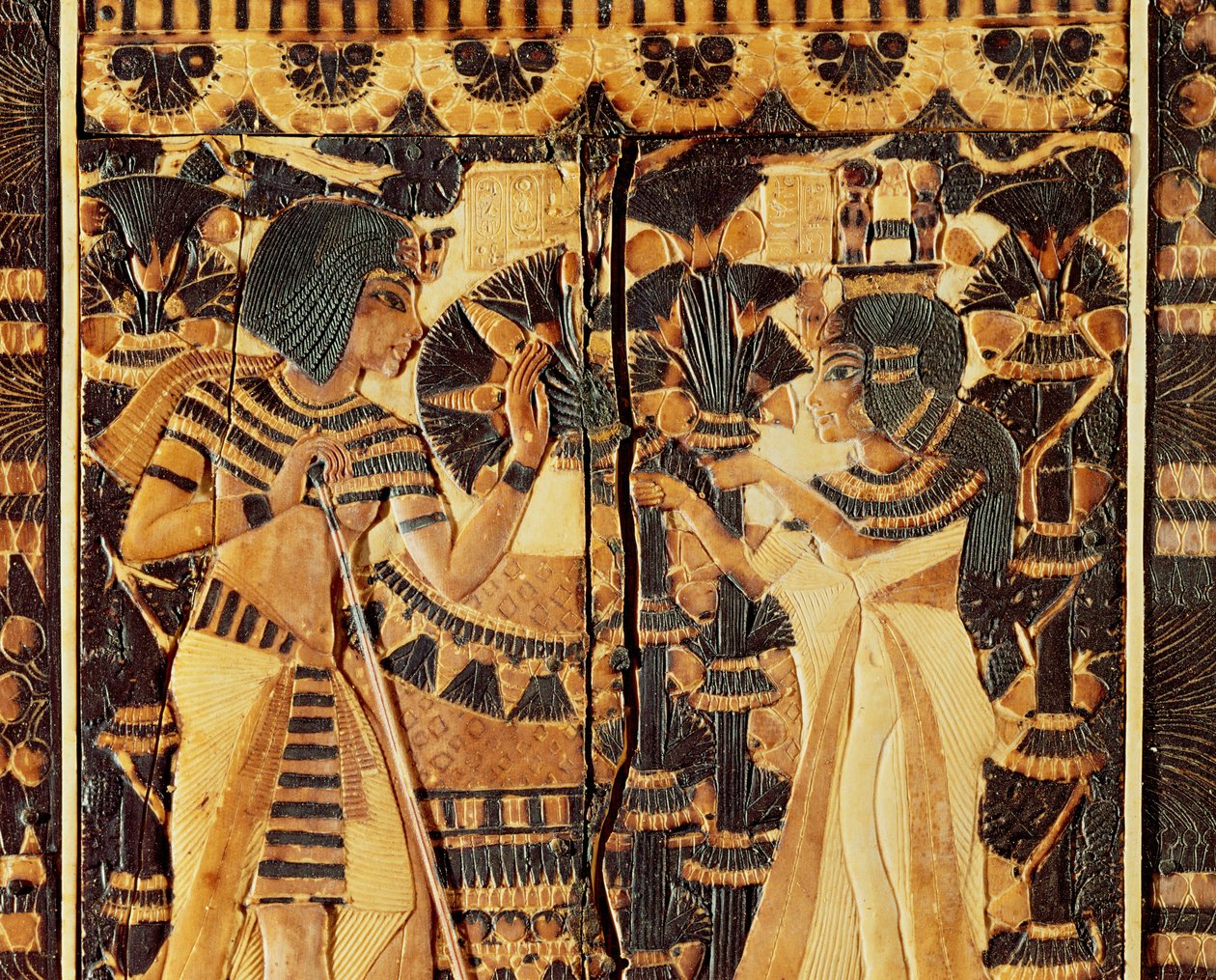 Bovenpaneel van een kist, uit het graf van Toetanchamon, Nieuwe Koninkrijk (hout, brons, ivoor & gekleurd glazuur) door Egyptian 18th Dynasty