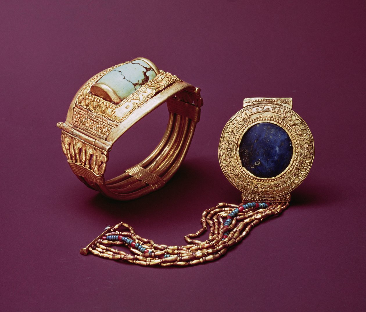 Twee armbanden, uit het graf van Toetanchamon door Egyptian 18th Dynasty