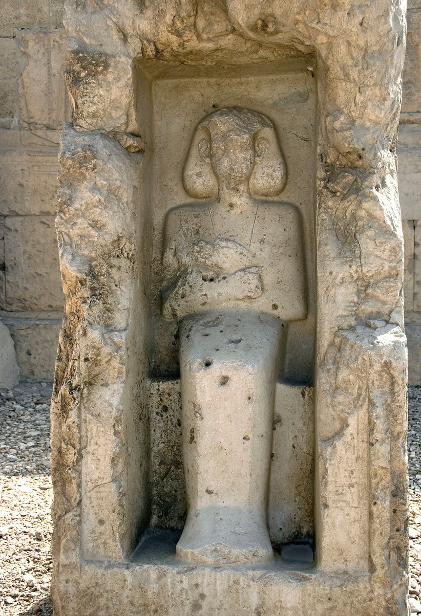 Oude Egyptische kunst: Laag reliëf van god Osiris in de binnenplaats van de tempel van Sethi I door Egyptian 19th Dynasty