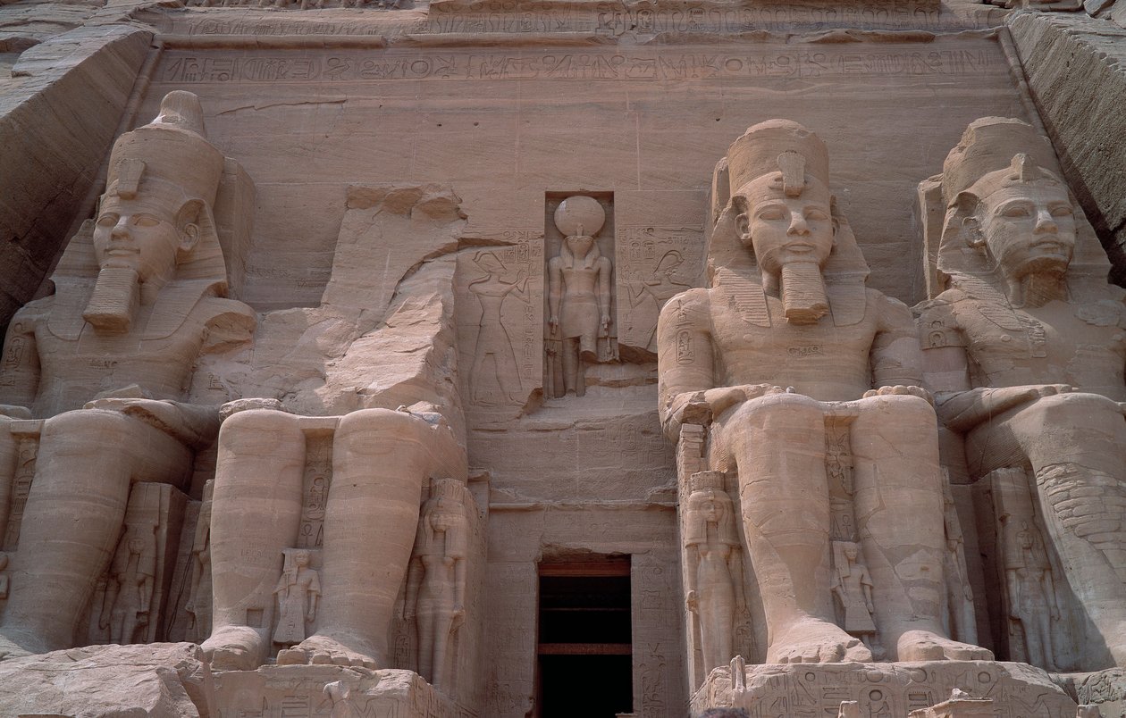 Egyptische oudheid: Kolossus van de Tempel van Ramses II. 1271-1256 v.Chr. Abu Simbel, Aswan, Egypte door Egyptian 19th Dynasty