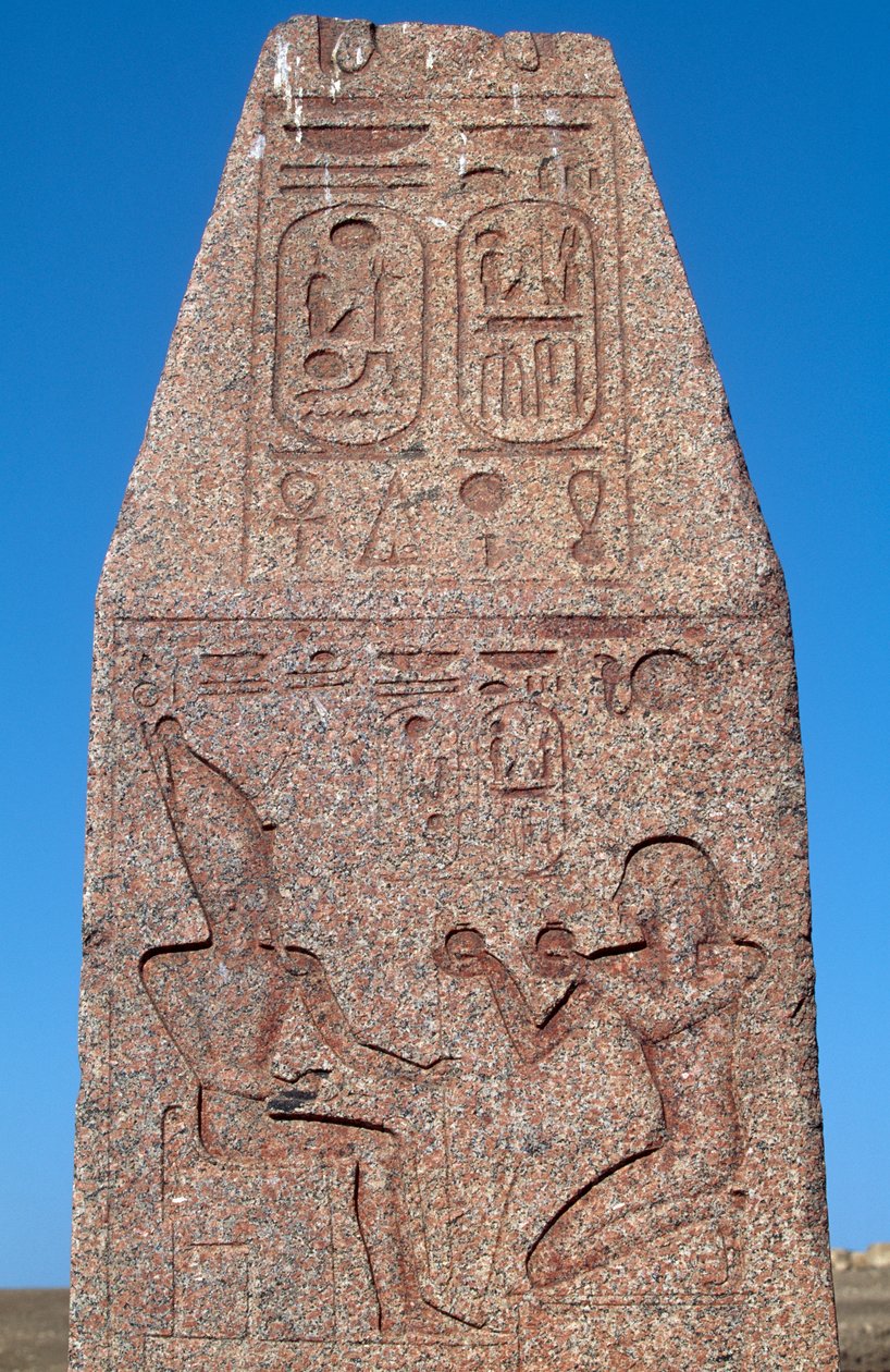 Obelisk met reliëfs en inscripties van Ramses II, Grote Tempel van Amon, Tanis, Egypte, Egyptische beschaving, Nieuwe Rijk, Dynastie XIX door Egyptian 19th Dynasty