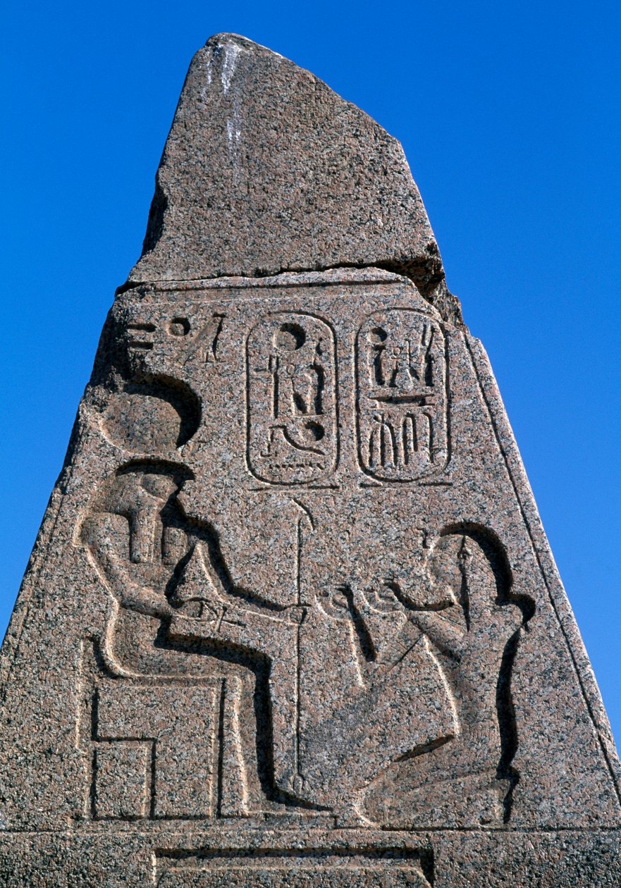 Obelisk met reliëfs en inscripties van Ramses II, Grote Tempel van Amon, Tanis, Egypte, Egyptische beschaving, Nieuwe Rijk, Dynastie XIX door Egyptian 19th Dynasty