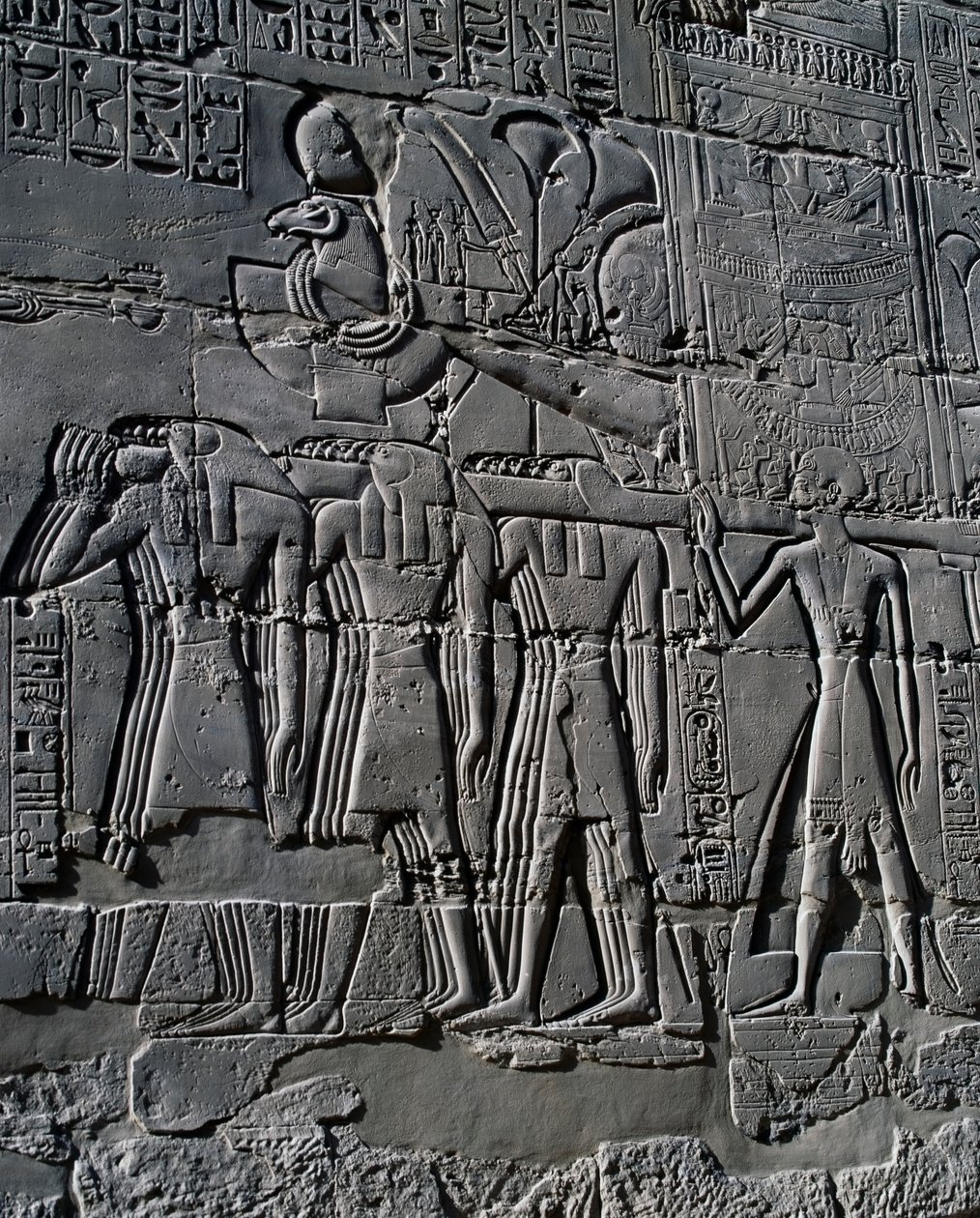 Ramesses II voor heilige boot, reliëf, binnenmuren van Grote Hypostyle Hal, Karnak tempelcomplex (Unesco Werelderfgoedlijst) door Egyptian 19th Dynasty