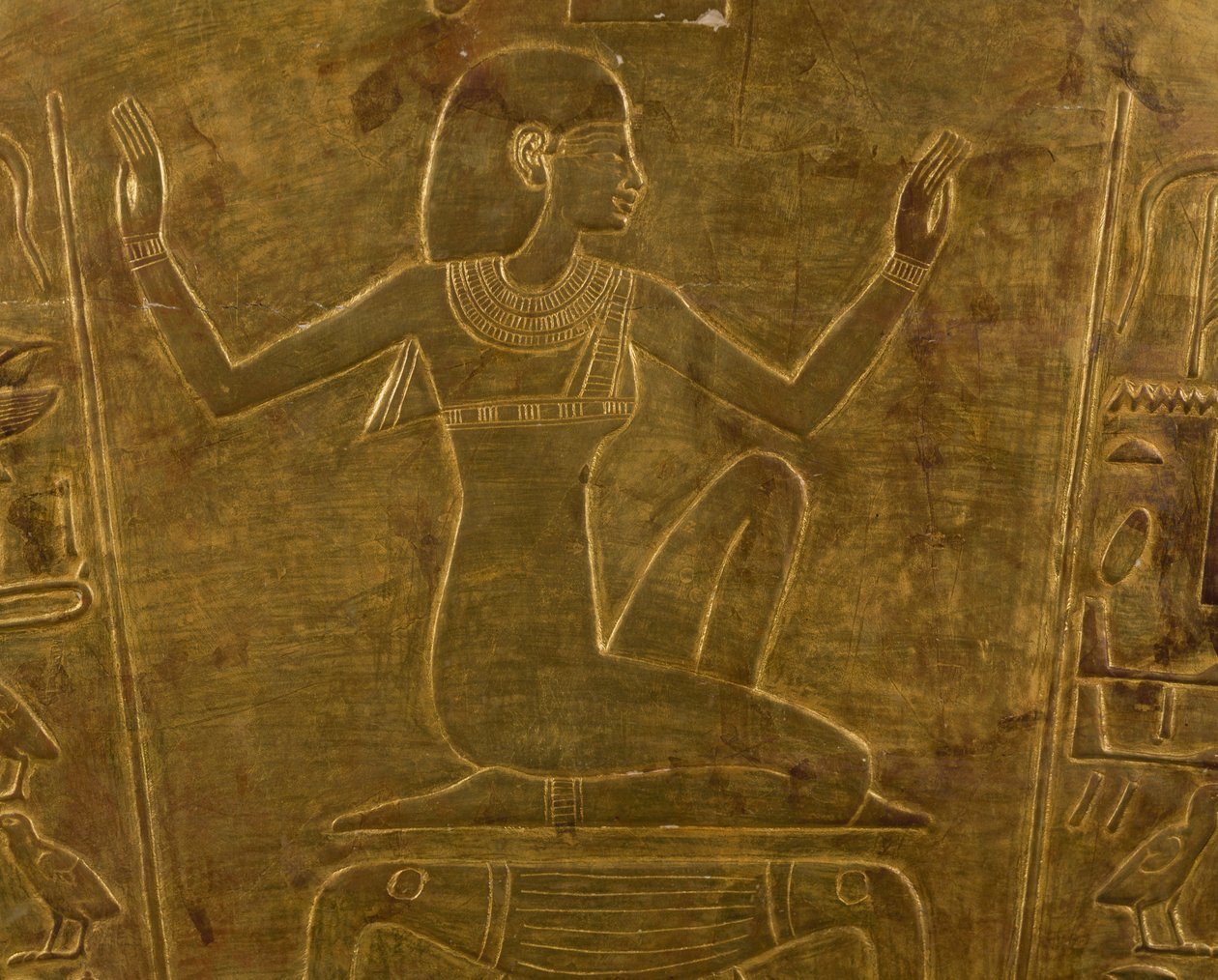 De godin Isis, decoratief detail van sarcofaag van Koningin Tuya, moeder van Ramses II, verguld hout, Egyptische Beschaving, Nieuwe Koninkrijk, Dynastie XIX door Egyptian 19th Dynasty