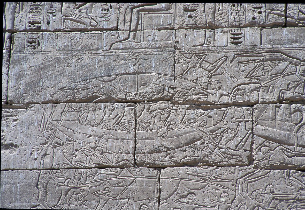 Het zeevolk, zeeslag van Ramses III, Medinet Habu, 1195-64 v.Chr. door Egyptian 20th Dynasty