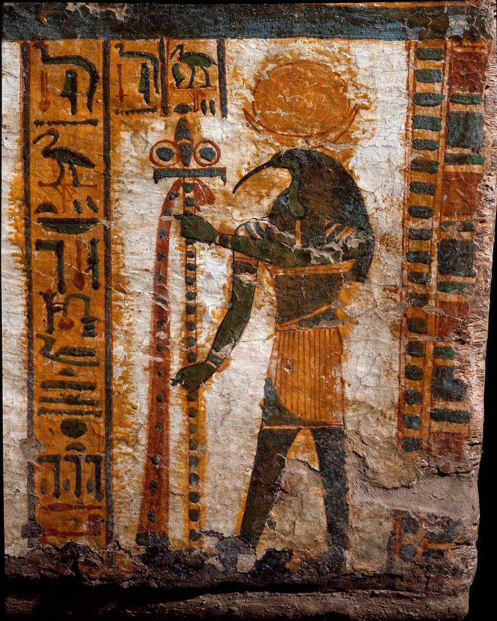 Egyptische oudheid: Thot, de god van de maan, in de vorm van een man met het hoofd van een ibis. decoratie van de antropoïde sarcofaag van de schrijver Butehamon, 21e dynastie (1085-935 v.Chr.). Museum van Egypte in Turijn (Torino, Museo Egizio) door Egyptian 21st Dynasty