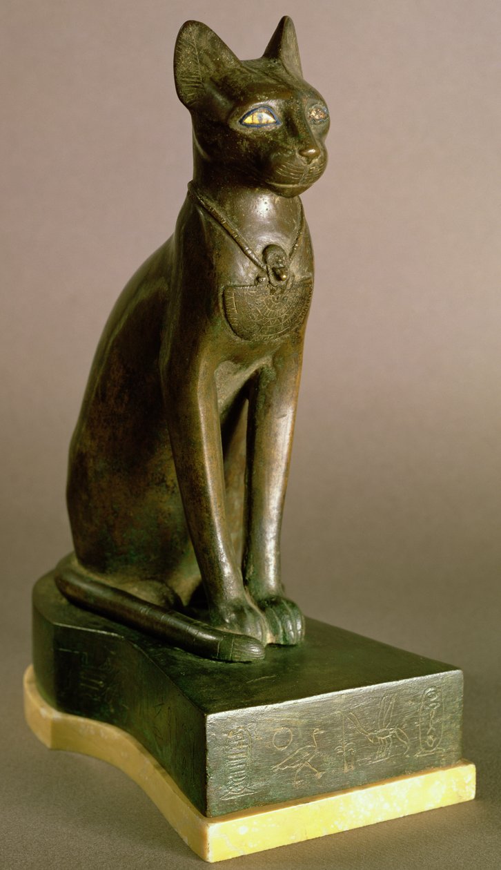 Statuette van een kat die de godin Bastet vertegenwoordigt, met het cartouche van Psamtek I, Saïtische Periode, ca.664-610 v.Chr. door Egyptian 26th Dynasty