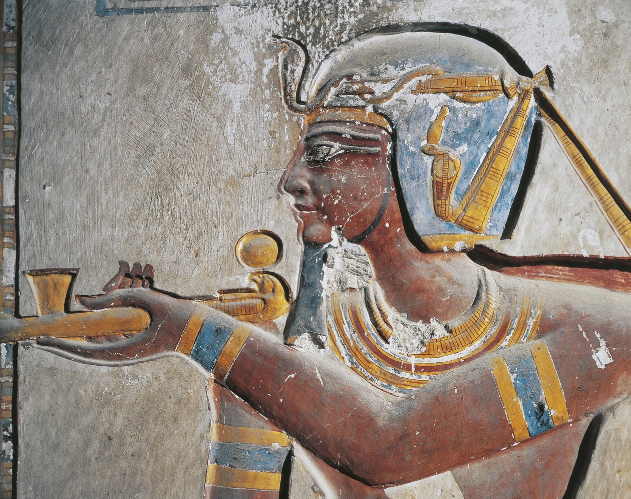 Egypte, Oud Thebe, Vallei der Koningen, Geschilderd reliëf van farao in het graf van Ramses VI door Egyptian Egyptian