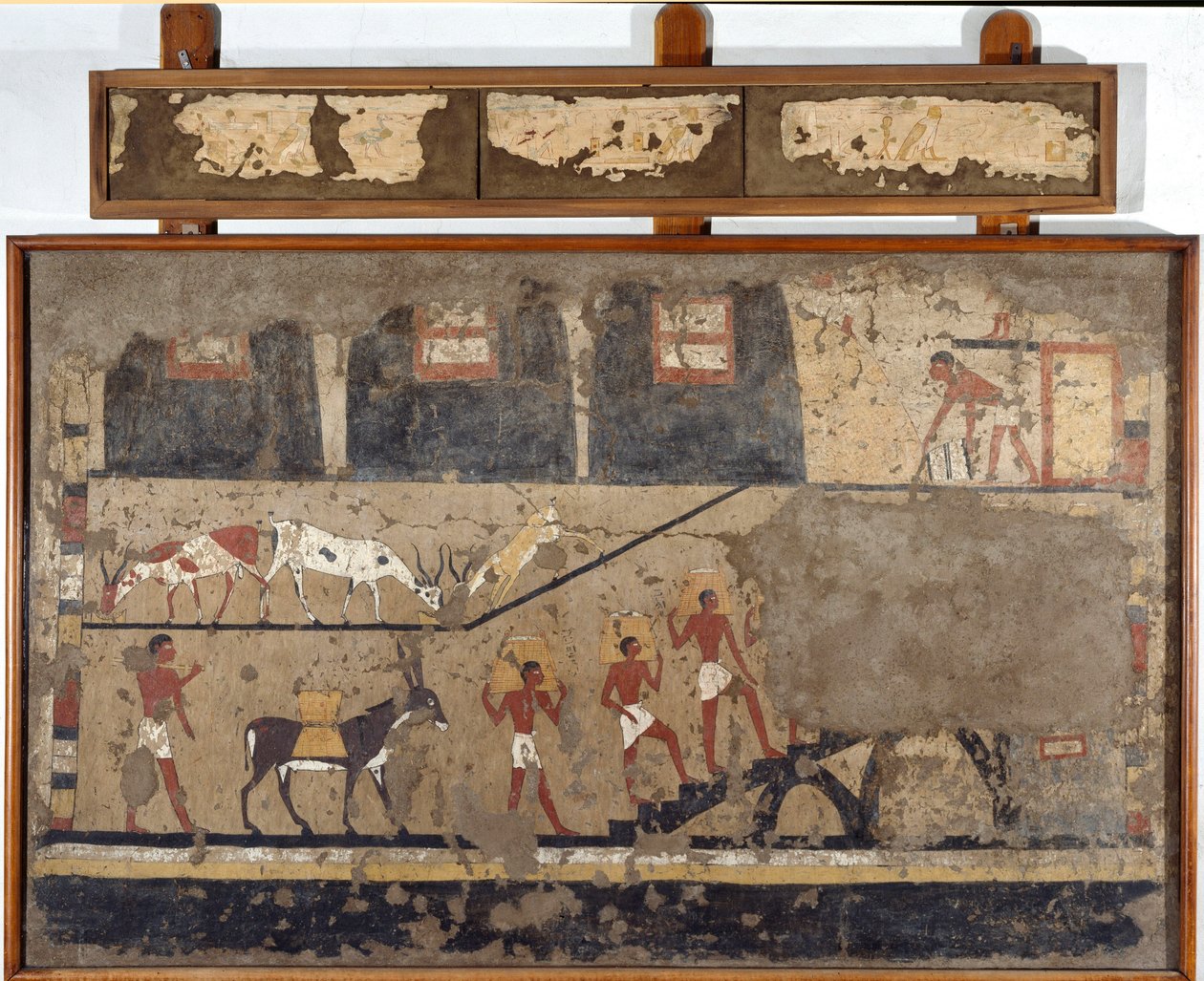 Egyptische oudheid: het transport van tarwe op de rug van muilezels en op de rug van mannen. Detrempe op klei en stro uit het graf van de generaal en kanselier van koning Iti in El Ghebelen nabij Luxor. 2200-2000 v.Chr. Turijn, Egyptisch museum door Egyptian Egyptian