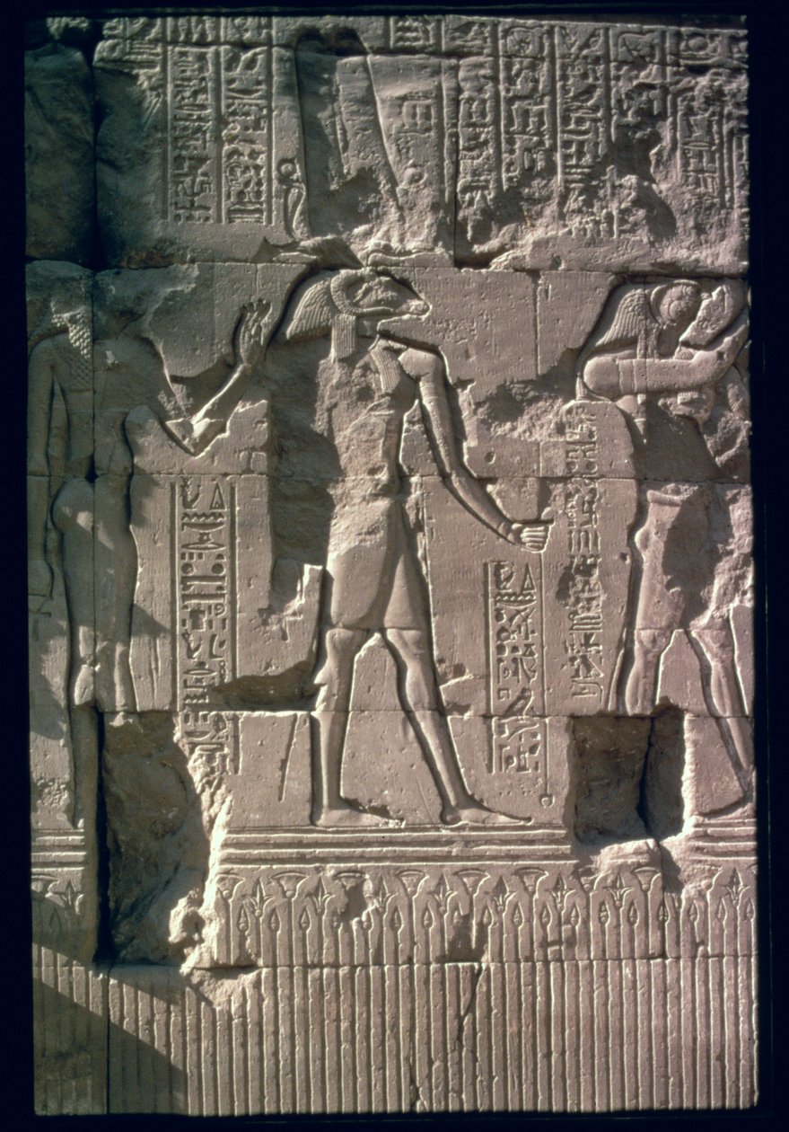 Reliëf van Khnum, van de schermmuur van de Tempel van Khnum door Egyptian Ptolemaic Period