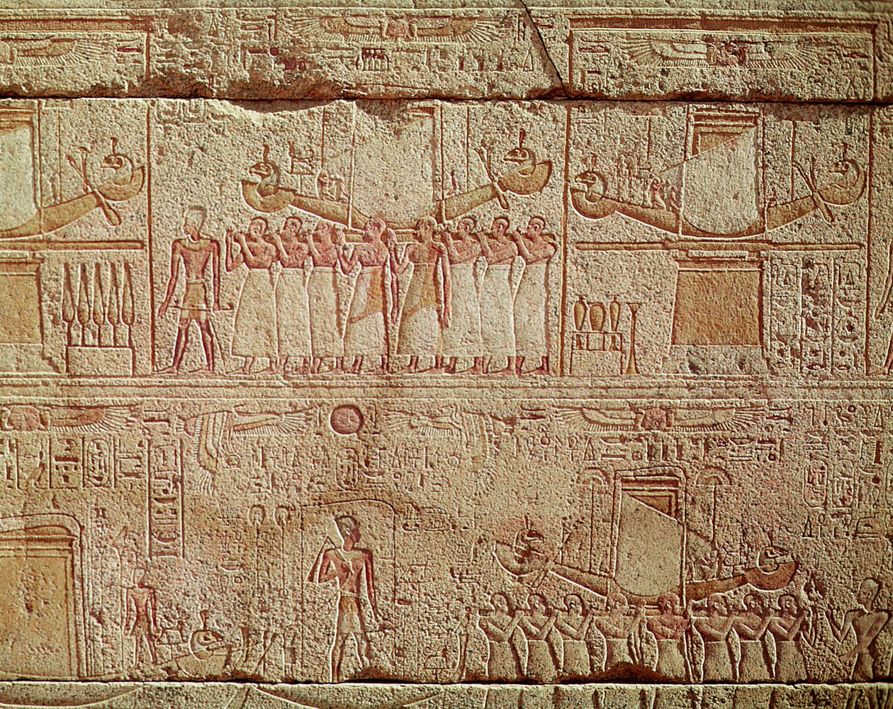 Reliëf met heilige boten gedragen door priesters in processie, uit het Heiligdom van Philip Arrhidaeus (323-317 v.Chr.) Macedonische Dynastie door Egyptian Ptolemaic Period