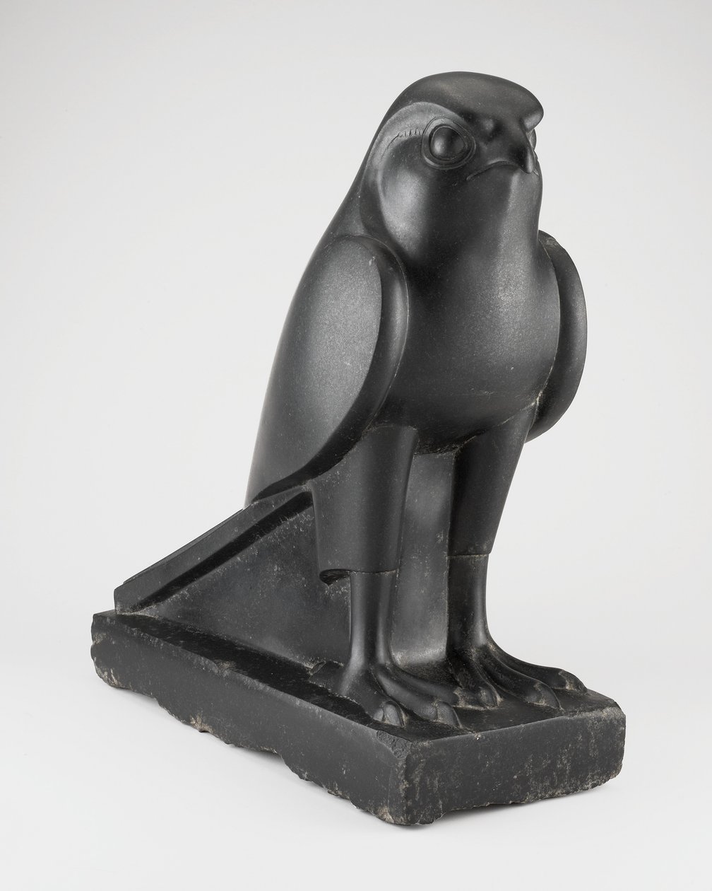 Standbeeld van de god Horus als een valk, Ptolemaeïsche periode door Egyptian Ptolemaic Period