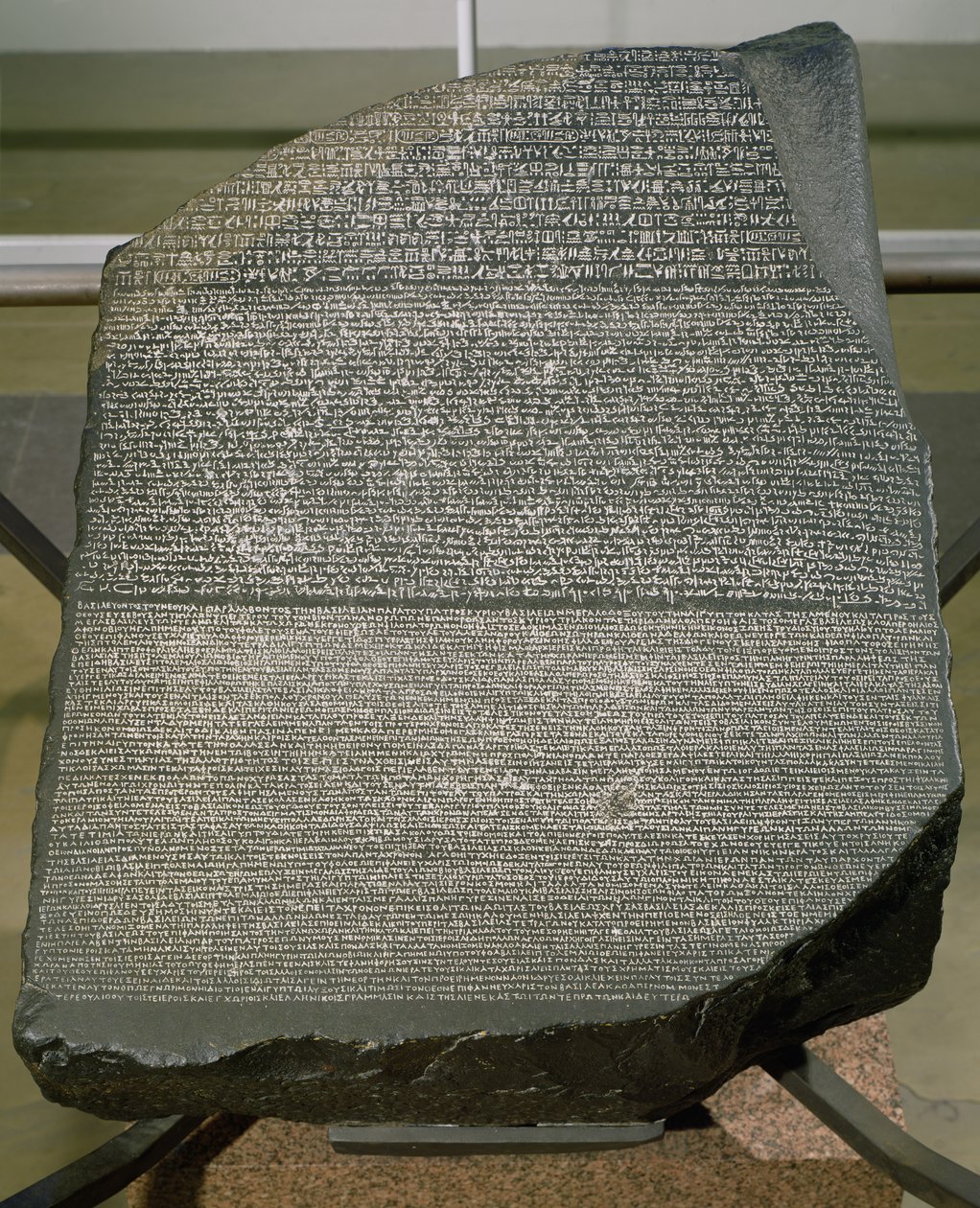 De Steen van Rosetta, van Fort St. Julien, El-Rashid (Rosetta) 196 v.Chr. door Egyptian Ptolemaic Period