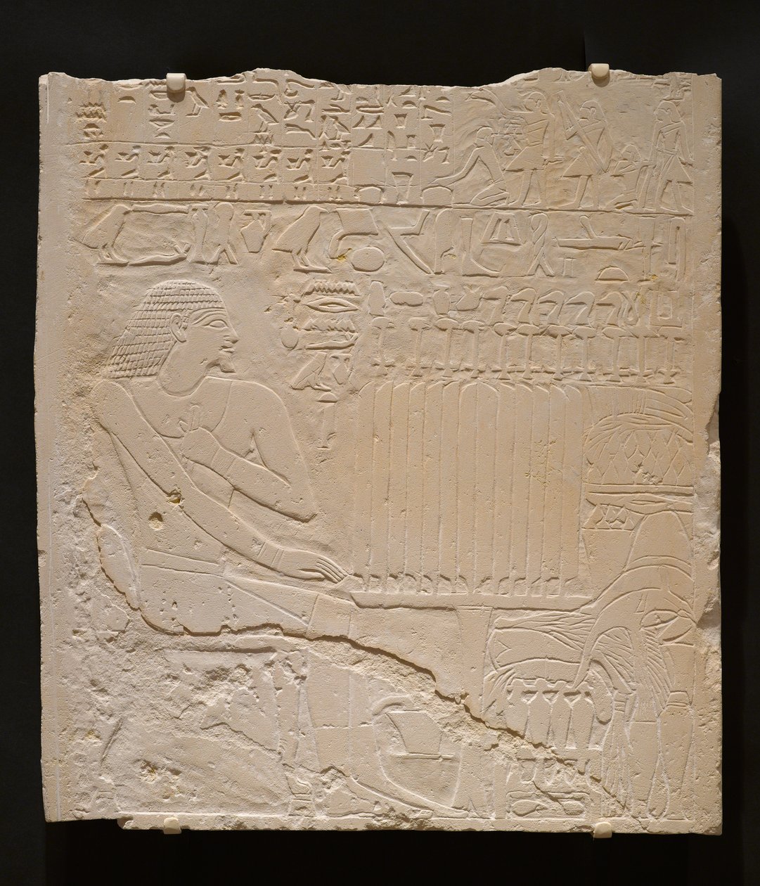 Reliëf van het graf van Khnumti, ca. 2345-2184 v.Chr. (witte kalksteen) door Egyptian School
