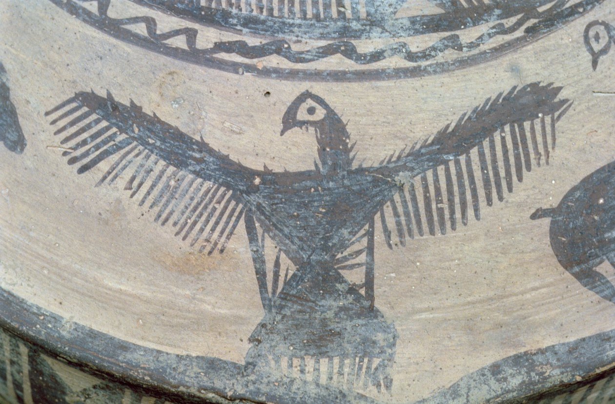 Roofvogel met gespreide vleugels, van de bovenkant van een groot vat, Fasa-keramiek, c.2000 v.Chr. (detail) door Elamite