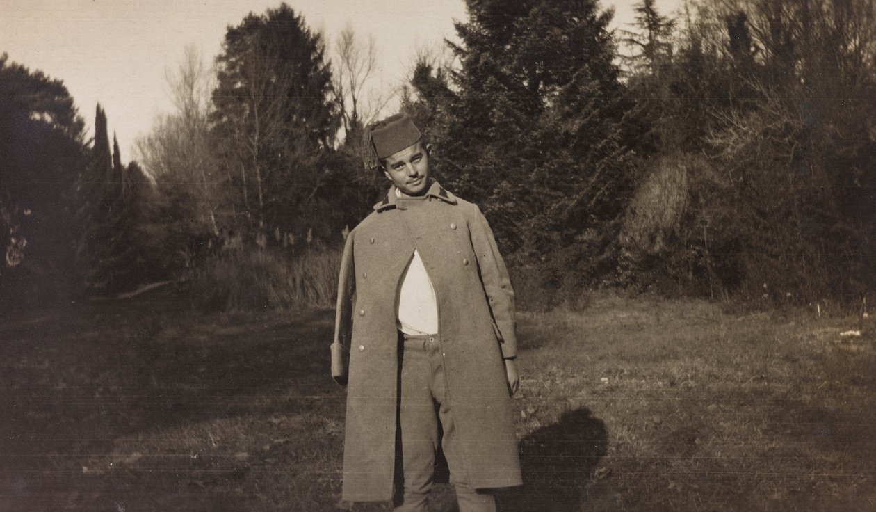 Album van de Eerste Wereldoorlog in Friuli-Venezia Giulia: portret van een Oostenrijkse gevangene cadet in Villa Brazzà, huis van 17 van het oorlogshospitaal in Soleschiano Manzano door Elena Bianconcini