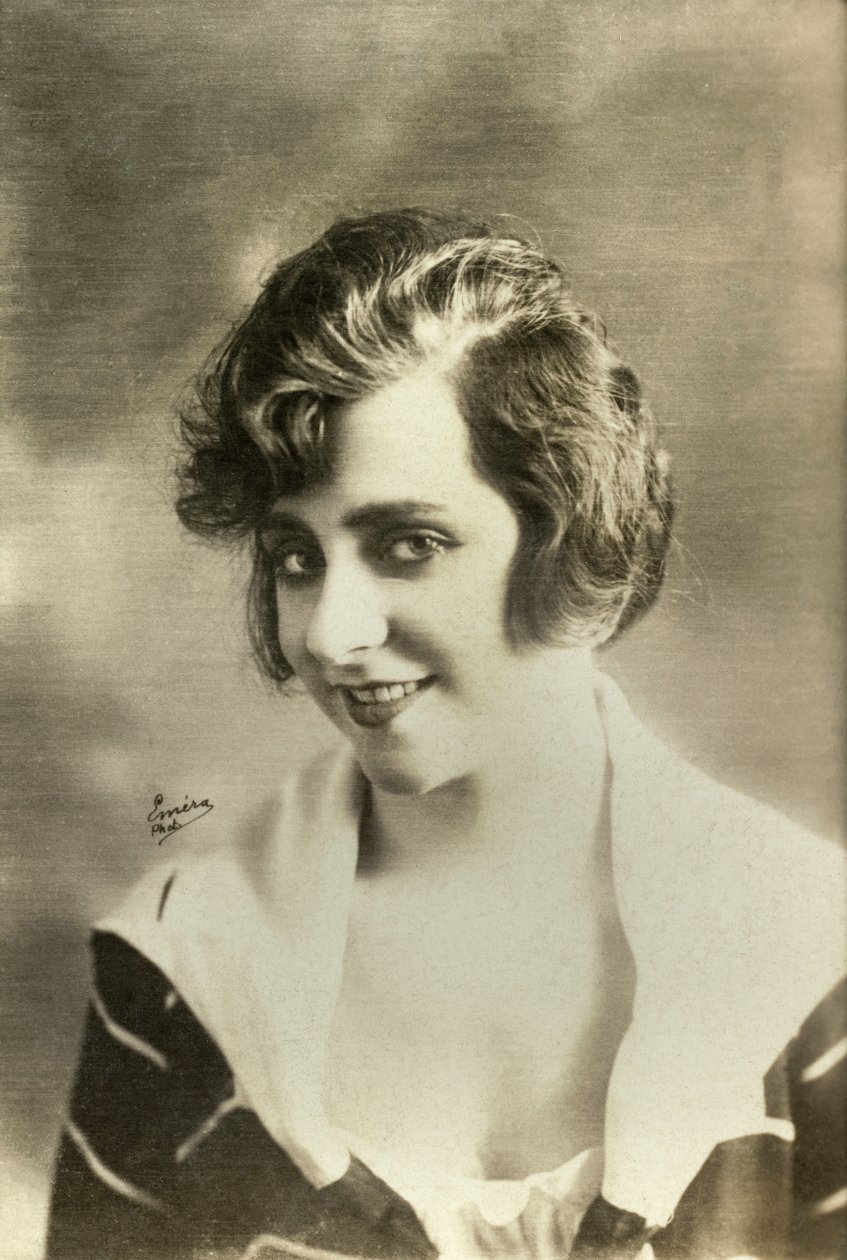 Portret van Yvonne Printemps (foto) door Emera