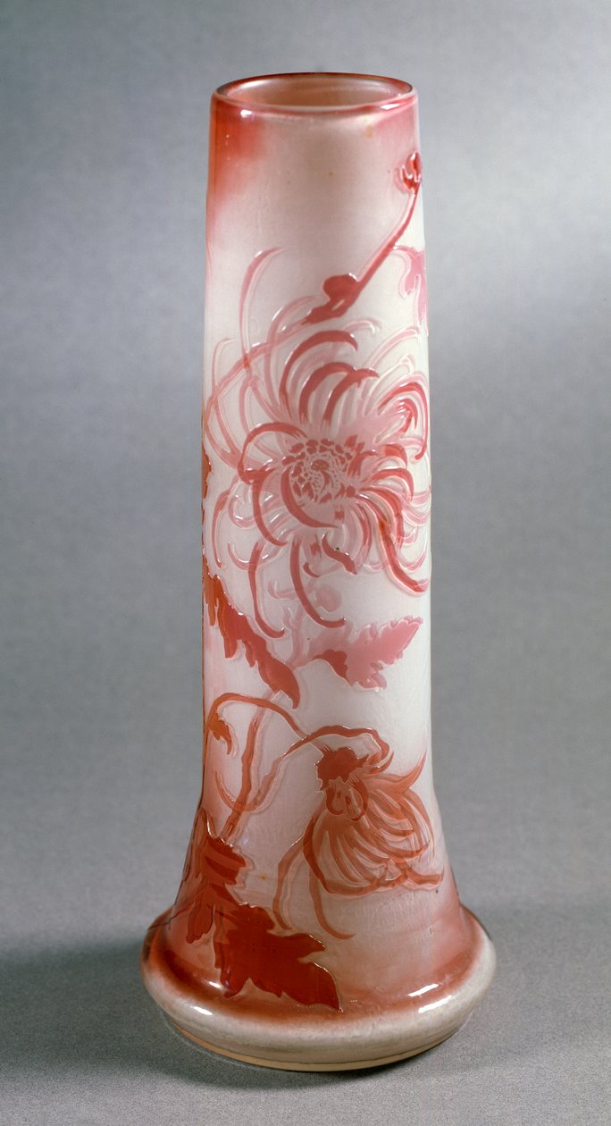 Dubbele glazen vaas met rode chrysantdecoratie, ca. 1900, Frankrijk door Emile Galle