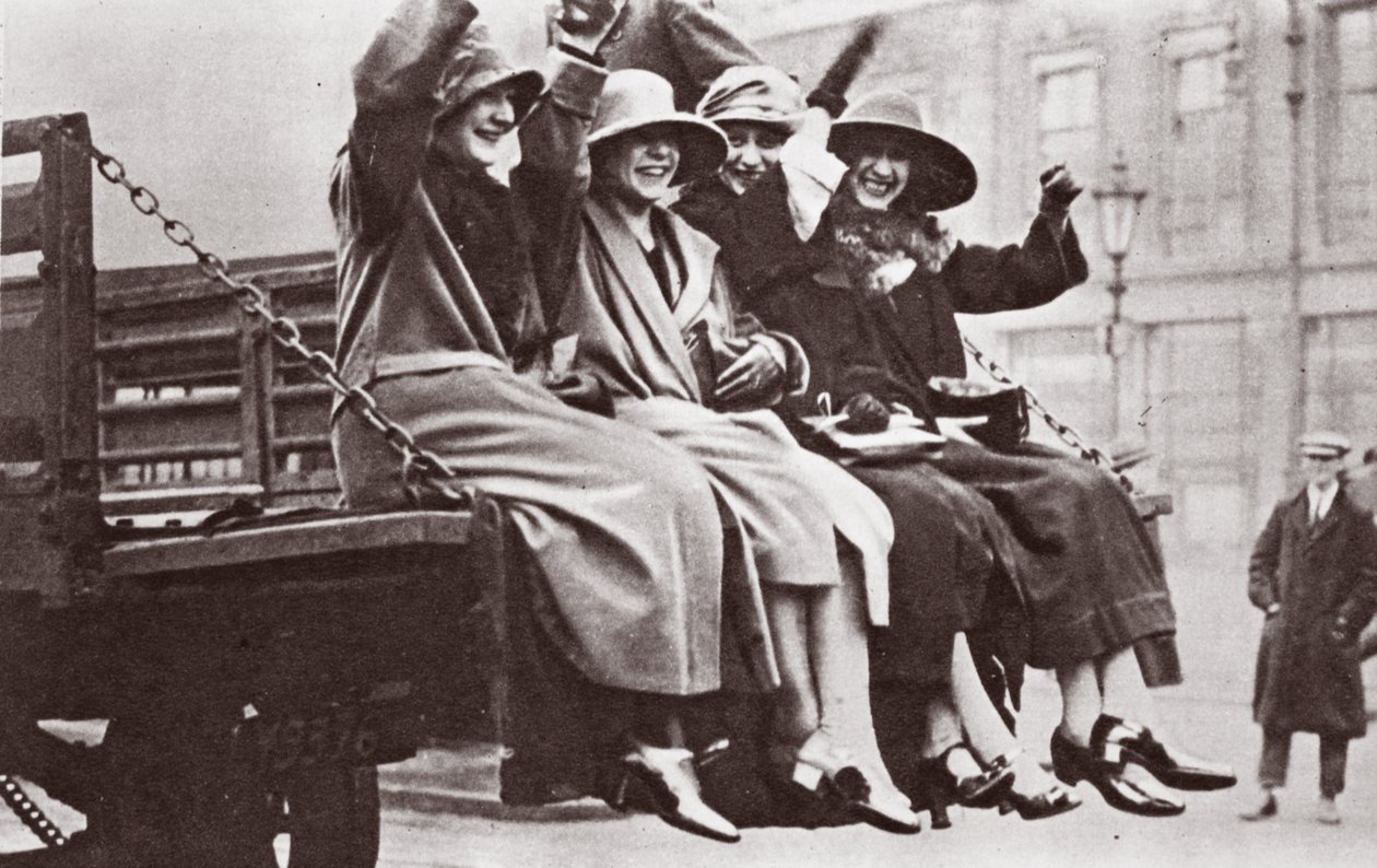 Een tweepenny tailboard trip, mei 1926 door English Photographer